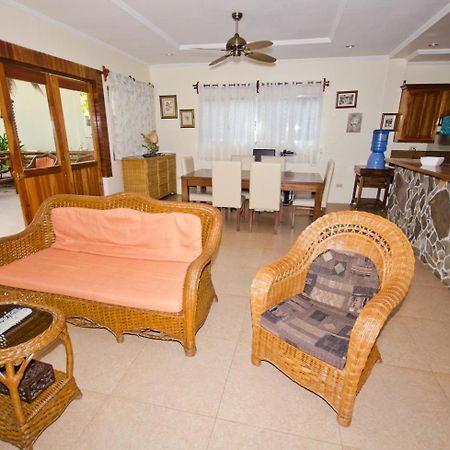 Mike'S Dauin Dive Resort Exterior foto