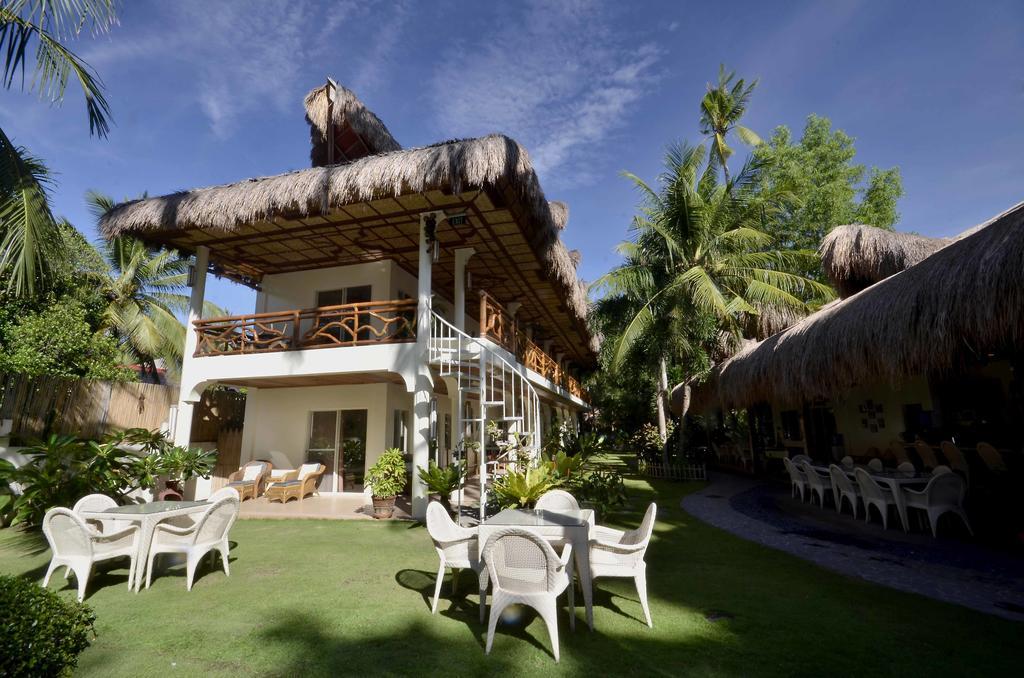 Mike'S Dauin Dive Resort Exterior foto